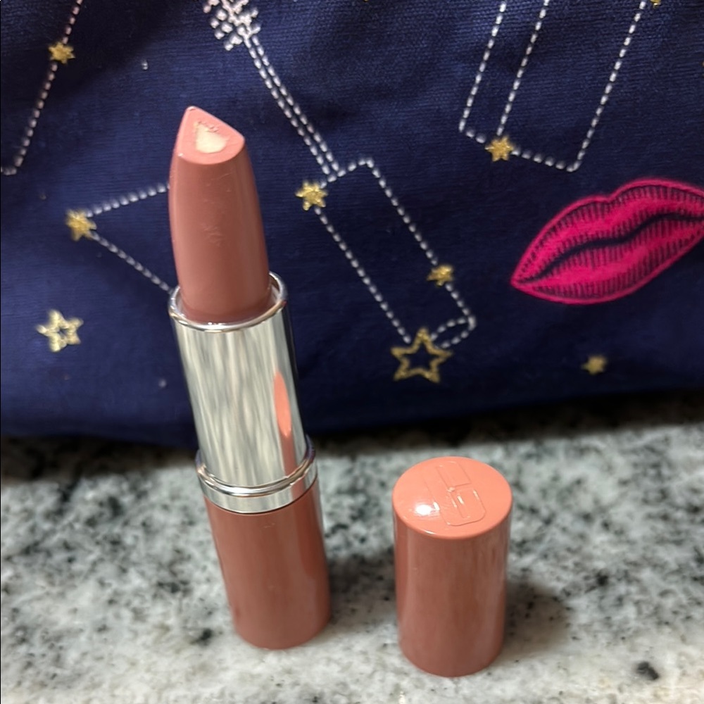 Clinique Dramatically Different Lipstick - 01 Barely - Full Size 0.1 oz/3 g